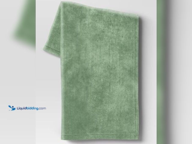 Lot 49-5542532 - Bulk Pack of Plush Throw Blanket Green - Room Essentials™: Soft, Midweight, Machine Washable, 50x60 ...