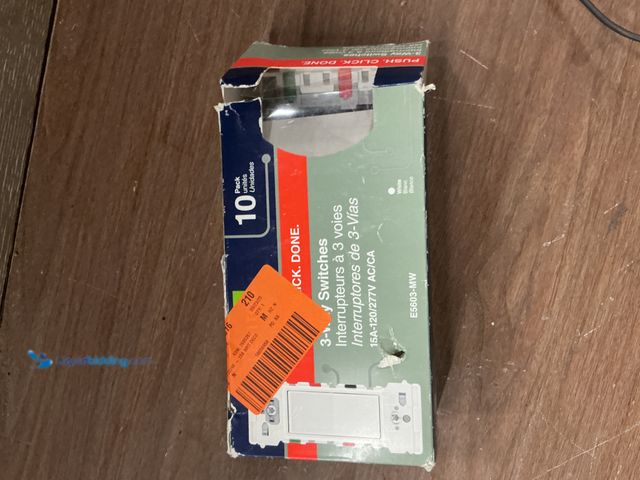 Lot 49-5435907 - Leviton
Decora Lever Edge 15 Amp 120/277 Volt 3-Way Switch, White (10-Pack) E5603-MW Unused