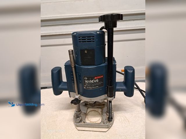 Lot 49-1804751 - Bosch plunge router model number 1615
