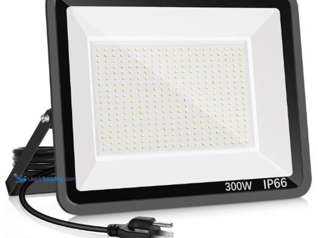 Lot 49-5436639 - 300W LED Flood Light Outdoor,2000W Equivalent 5000K Daylight White Super Bright FloodLight with Plug...