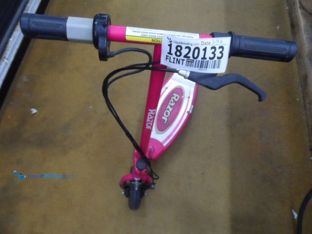 Lot 49-1820133 - 1 Razor E100 Electric Scooter Razor Electric Scooter Used In Fair Condition, Does Have Some Ware And...