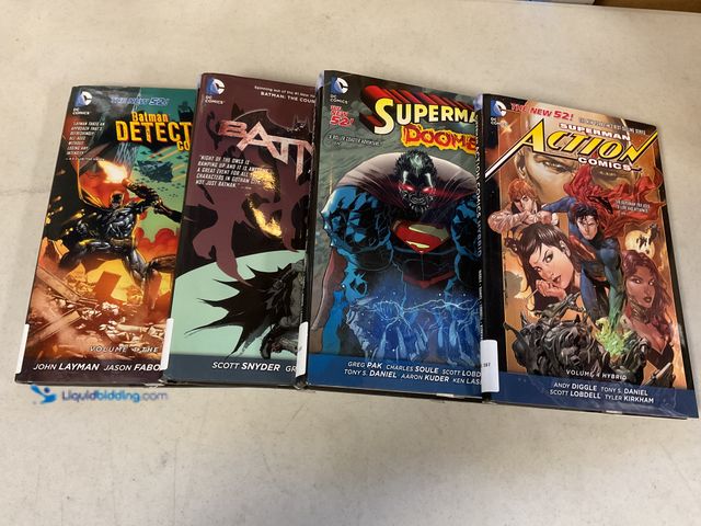 Lot 49-1505605 - COLLECTIBLE LOT OF 4 PRE-OWNED DC COMICS TRADE PAPERBACK BOOKS INCLUDING BATMAN AND SUPERMAN #COINS1...