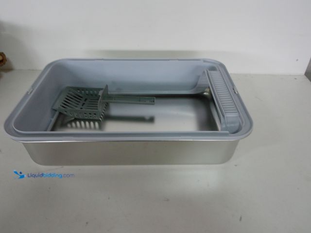 Lot 49-3480452 - Stainless Steel Cat Litter Box with Lid and Scoop, Silver/Gray, Unused.   Ref#BULK1126