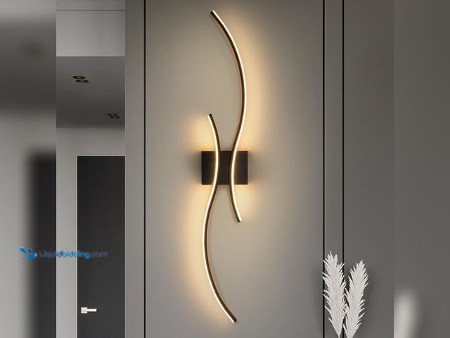 Lot 49-5410362 - CANEOE Modern Led Wall Light, 39inch Black Indoor Led Wall Sconce Lighting, Bathroom Vanity Light Fi...
