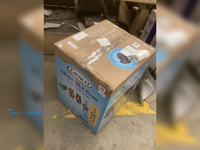 Lot 49-5483470 - Graco 4Ever DLX Grad 5-in-1 Car Seat. Model; 2215747. Unused MANUFACTURE DATE: 4/1/25