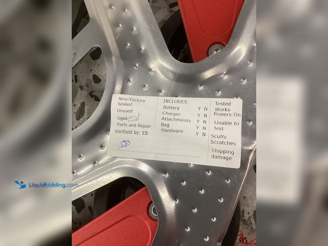 Lot 49-5486281 - Milwaukee
150 lbs. Convertible Fold-Up Steel Hand Truck with One 60 in. Bungee Cord Internet # 2061...