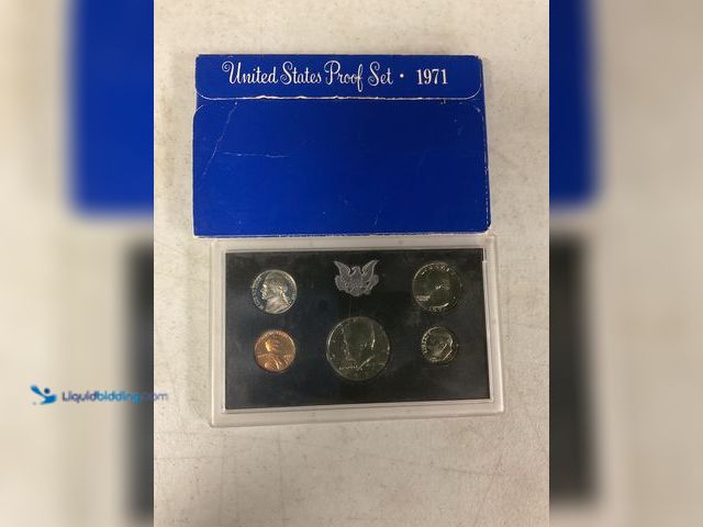 Lot 49-1505668 - 1971 UNITED STATES PROOF SET 5 COINS IN HARD PLASTIC CASE WITH ORIGINAL SLEEVE #COINS1211