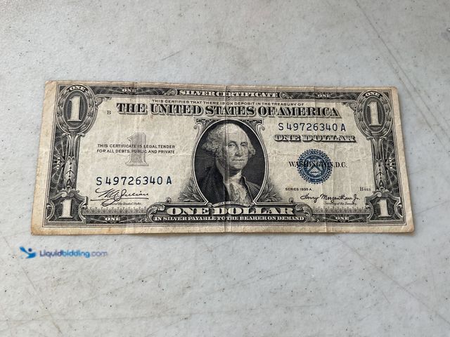 Lot 49-1830498 - 1935 A BLUE SEAL UNITED STATES ONE DOLLAR SILVER CERTIFICATE #COINS0219