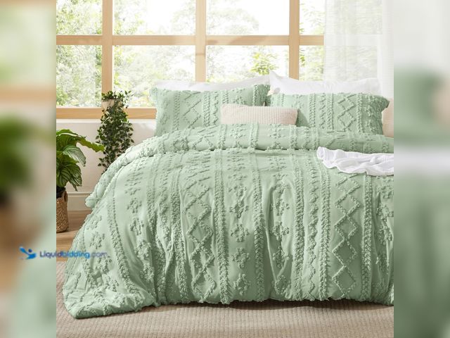 Lot 49-5453700 - Bedsure Tufted Boho Comforter Set Full Size - Sage Green Boho Bed Set, GentleSoft™ 3 Pieces Farmhous...