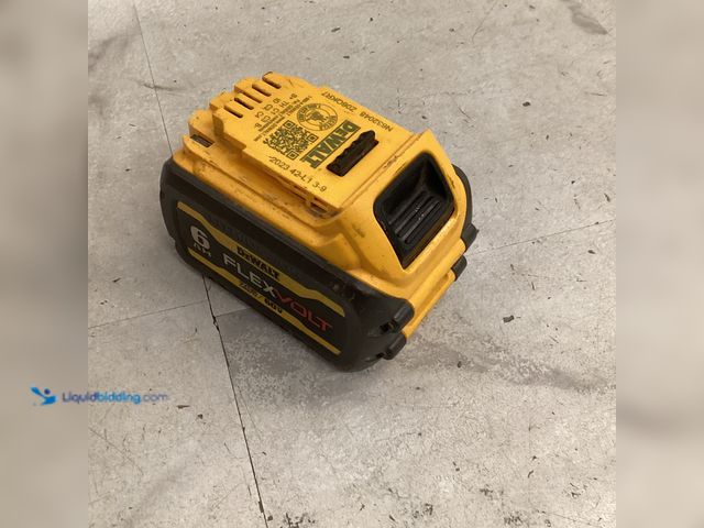 Lot 49-3565243 - DEWALT DCB606 Battery 6.0 Ah 2.0 Ah Used