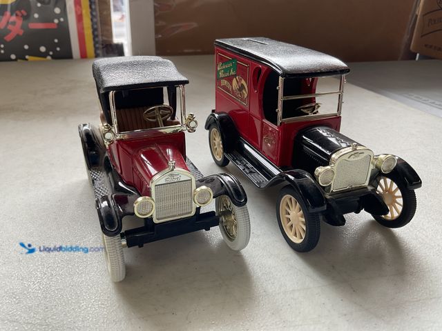 Lot 49-5450660 - Other LOT OF 2 ERTL REPLICA ANHEUSER-BUSCH DELIVERY VANS COIN BANKS DIECAST VEHICLES NO BOXES 1918 F...