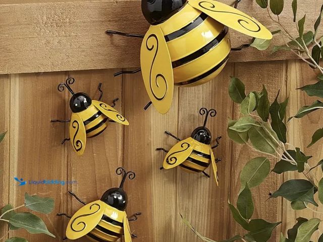 Lot 49-1820378 - New 4pcs Metal Bumblebee Wall Decoration, 3D Wrought Iron Bee Art Sculpture Wall Hanging Decoration,...