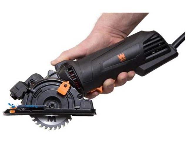 Lot 49-2004627 - WEN 4.2-Amp 3-3/8-Inch Plunge Cut Compact Circular Saw with Laser, Carrying Case, and Three Blades, ...