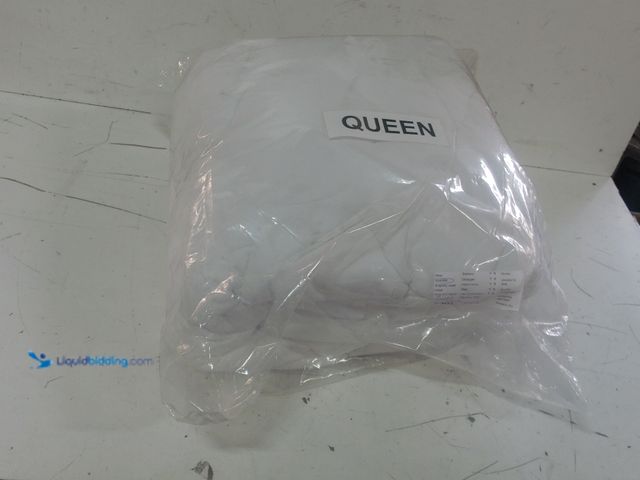 Lot 49-1623398 - Queen White Queen Size Comforter, Unused.   Ref#CRS0626