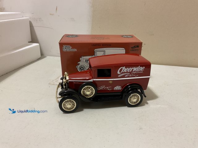 Lot 49-1835328 - Other WOW AN AMAZING LIMITED EDITION 1/25 SCALE DIECAST MODEL A DELIVERY VAN BANK WITH LOCKABLE KEY ...