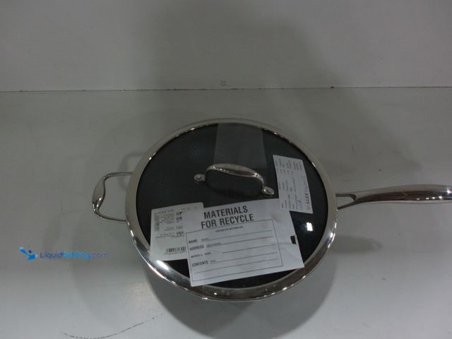 Lot 49-2021770 - HexClad cookware pan with lid. Unused