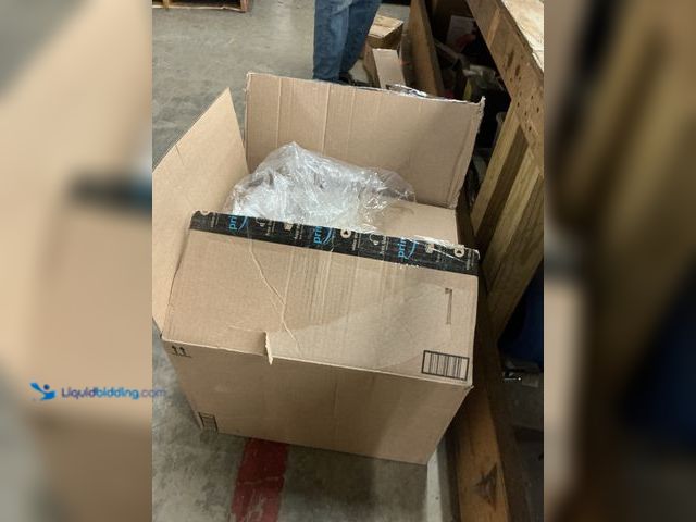 Lot 49-5477929 - 10'x14' Beige/White Area Rug Used