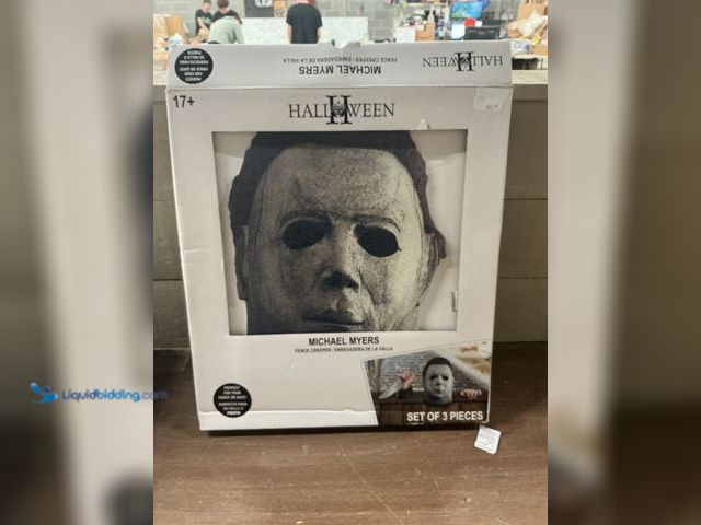 Lot 49-5435800 - Halloween II Michael Myers Fence Creeper (set of 3 pieces) Unused