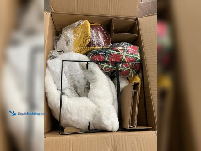 Lot 49-3528454 - Disney 4 Ft Animated Donald Duck Christmas Animatronic IN-HAND (unable to test) Unused