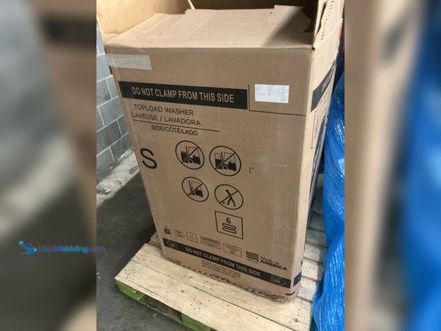 Lot 49-5484507 - 27 Inch Top Load Washer with 4.0 cu ft Capacity, Cold Plus, Water Level Control, Heavy Duty Agitator...