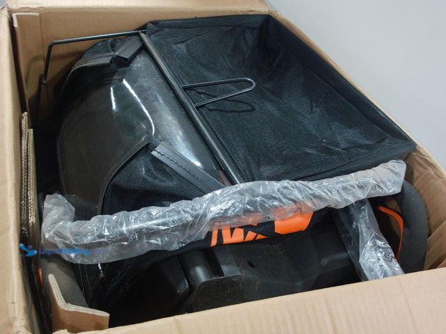 Lot 49-2024848 - WEN DT1516 16-Inch 15-Amp 2-in-1 Electric Dethatcher and Scarifier with Collection Bag. Model # DT15...