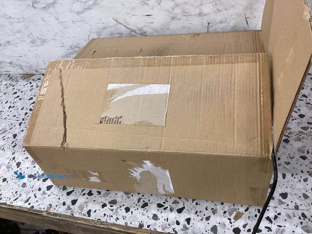 Lot 49-3528105 - Foot Massage Vibration Plate. Item is used.