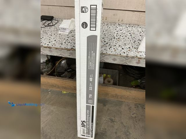 Lot 49-5476353 - Philips
32-Watt 4 ft. Alto Linear T8 Fluorescent Tube Light Bulb, Cool White (4100K) (10-Pack). Ite...