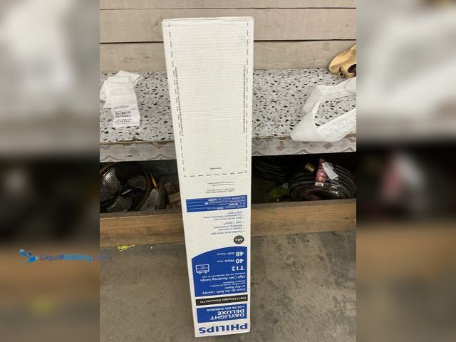 Lot 49-5476360 - Philips Daylight deluxe T12 40WATTS 48 Inch. Item is Unused