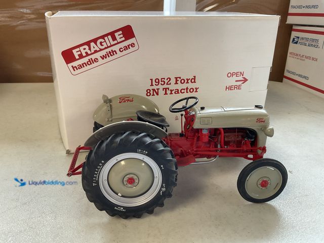 Lot 49-1505263 - COLLECTIBLE HIGH END DETAILS! DANBURY MINT 1/24 SCALE DIECAST 1952 FORD 8N TRACTOR IN ORIGINAL BOX #...