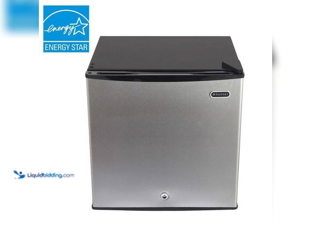 Lot 49-2024804 - Whynter 1.1 cu. Ft. Upright Freezer Mini Freezer with lock Reversible Door in Stainless Steel ENERGY...