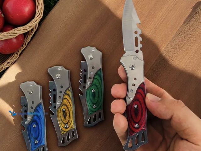Lot 49-1820384 - New 4pcs of outdoor folding pocket knives, made of durable steel with sharp blades and anti-slip gri...