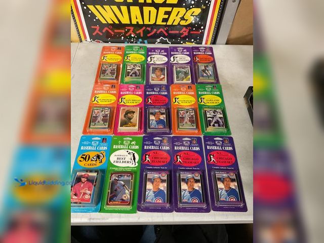 Lot 49-1505466 - COLLECTIBLE LOT OF 15 SPORTS AMERICA CLUB BASEBALL CARD PACKS VINTAGE SEALED INCLUDING CHICAGO, OAKL...