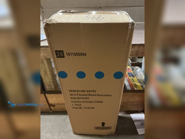 Lot 49-3527492 - 3ft Nutcrackers (2piece) (green and red) New