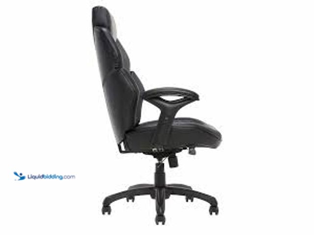 Lot 49-5483452 - DPS Encode 3D Insight Gaming Chair, Grey. Model: 1695428. Used, seat has tear in fabric