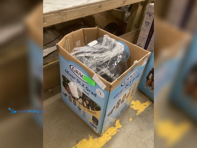 Lot 49-5483478 - Graco 4Ever DLX Grad 5-in-1 Car Seat. Model; 2215747. Unused MANUFACTURE DATE: 2/15/25