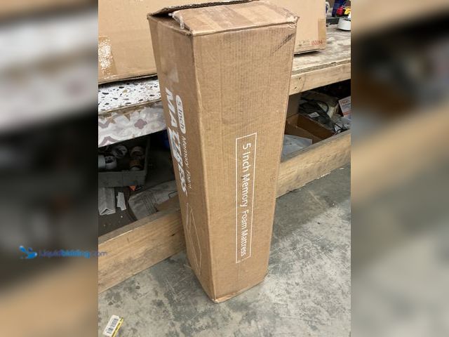 Lot 49-3531299 - 5'' Memory foam mattress in a box. Sealed
