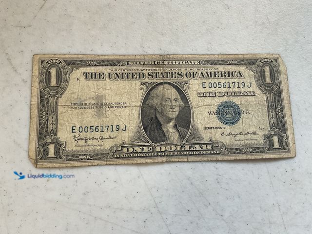 Lot 49-3503199 - 1935 H BLUE SEAL UNITED STATES ONE DOLLAR SILVER CERTIFICATE