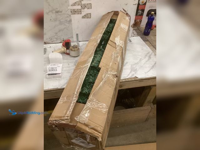 Lot 49-3539310 - Juegoal 7.5 FT Artificial 1350 Tip Christmas tree. Unused