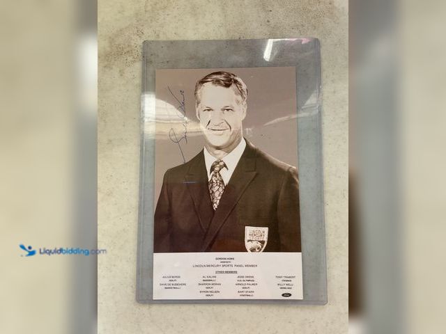 Lot 49-1811252 - Picture DETROIT RED WINGS LEGEND GORDIE HOWE AUTOGRAPHED 5X7 PRINT WITH PSA COA