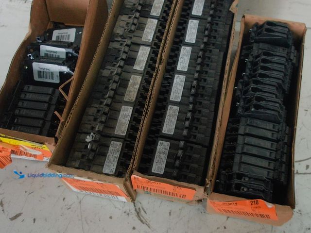 Lot 49-3631392 - Lot of Assorted Circuit Breakers, Slightly used condition, Unable to test.   Ref#BIN0730