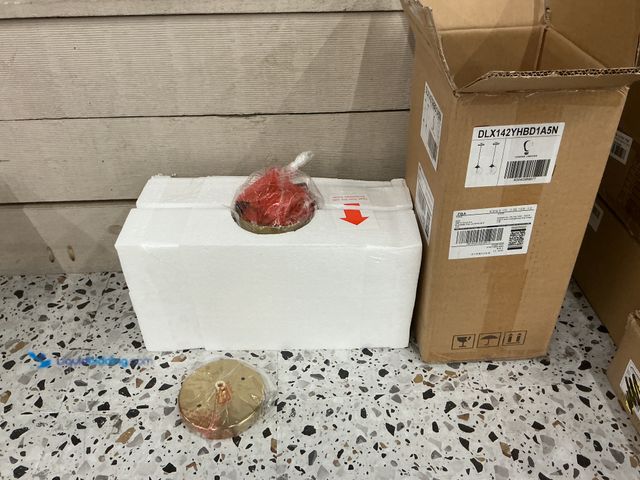 Lot 49-5476564 - 2 Pack clear hanging pendant lights.