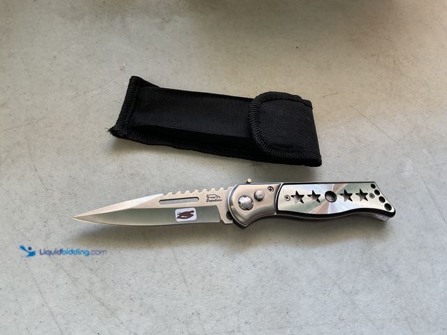 Lot 49-11003 - Other NICE PRESS RELEASE POCKET KNIFE STAINLESS STEEL PARTIAL SERRATED STAR PATTERN WITH BELT HOLDER