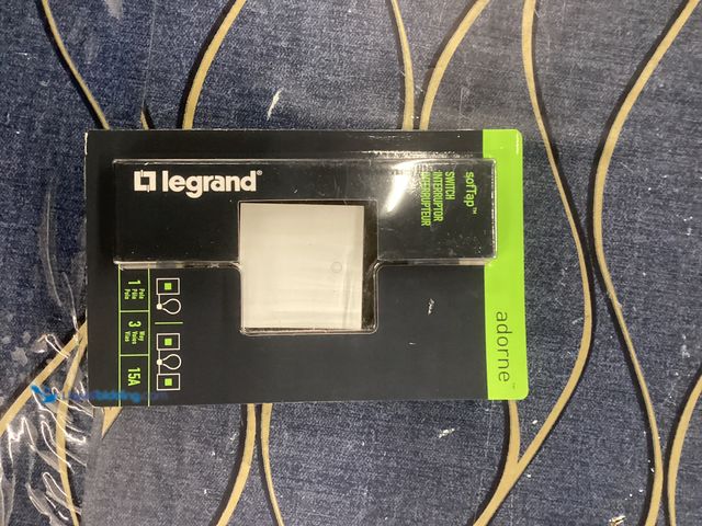 Lot 49-5490242 - Legrand
adorne sofTap 15 Amp Single-Pole/3-Way Switch with Microban, White Internet # 203516066
Mo...