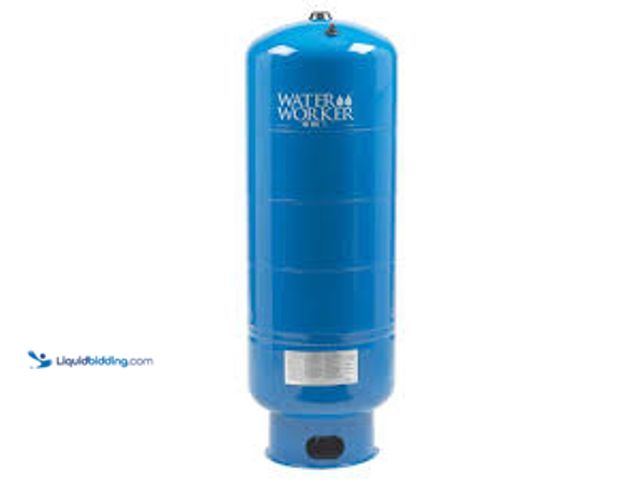 Lot 49-5489276 - Water Worker 32 Gal. Pressurized Well Tank. Model # HT32B. Unused.