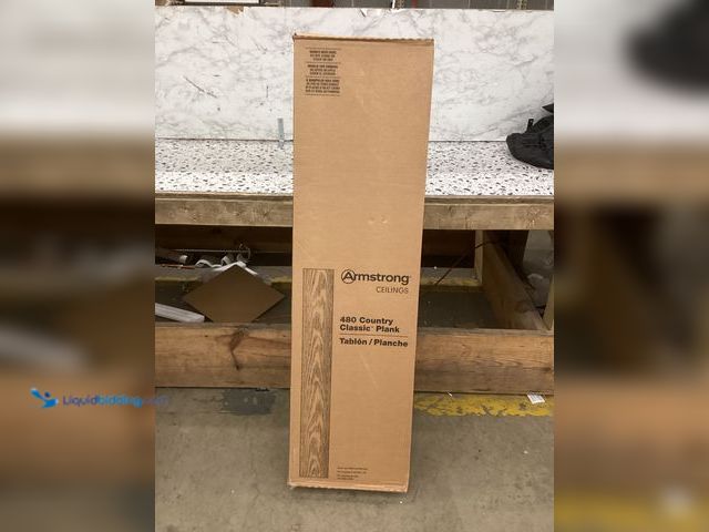 Lot 49-5460865 - Armstrong 480 Country Classic Plank. Item is Unused