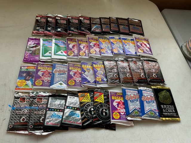 Lot 49-3503785 - Other TABLE LOT OF VARIOUS SPORT AND NON SPORT WAX PACKS VARIOUS YEARS AND TYPES INCLUDING SCORE, PR...