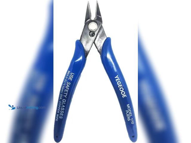Lot 49-1803931 - Side Snip Electrical Cutting Pliers - NEW - 100% Brand New And High Quality.  Spring loaded for easy...