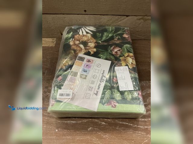 Lot 49-5484447 - Runner Rug for Kitchen 2'6"x8' Washable Rugs with Rubber Backing Soft Floral Bird Magpies Floral Ani...