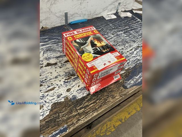Lot 49-5546581 - qty 4 - Silverback 40" X 40" Fireproof Fiberglass Fire Blanket Model:726843019817 New