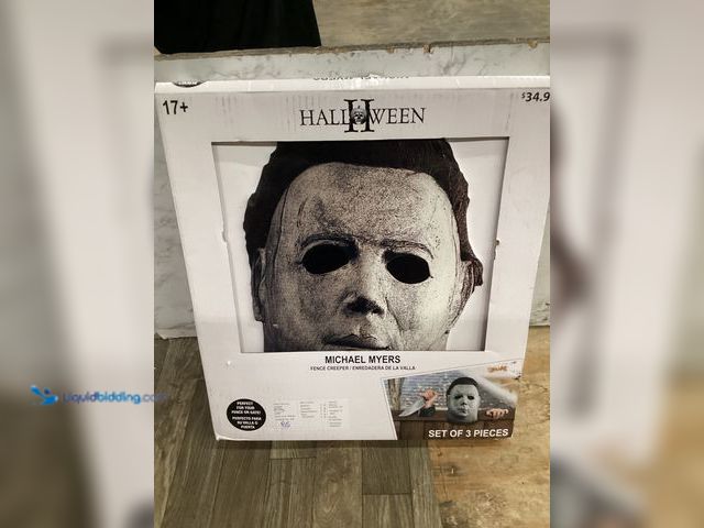 Lot 49-5436829 - Halloween II Michael Myers Fence Creeper (set of 3 pieces) Unused.